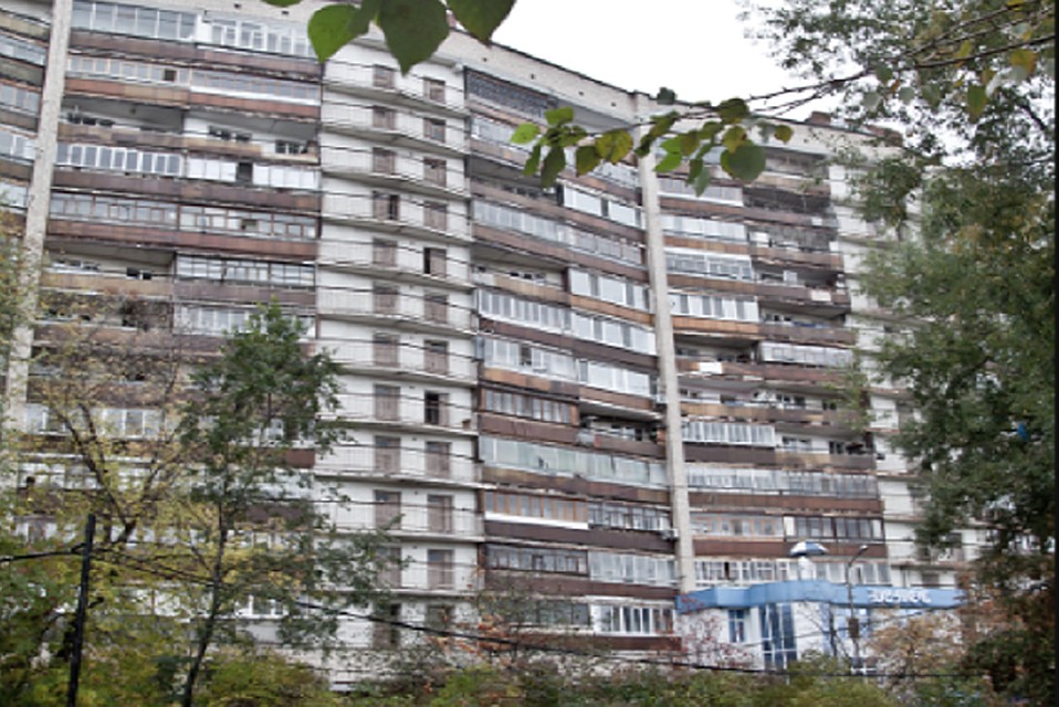 Стало известно, почему женщина выпала из окна муравейника в Тюмени