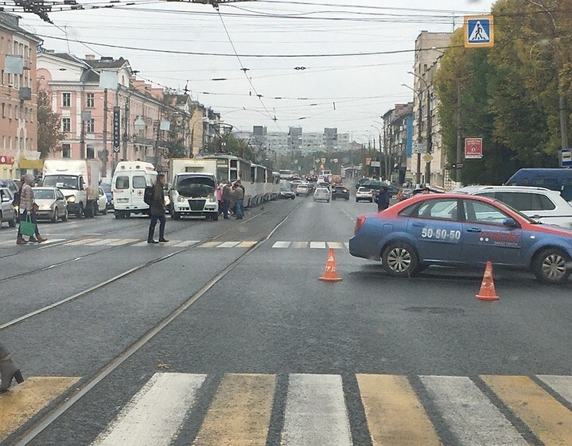 Место аварии Фото: группа в соцстеи "Подслушано у водителей. Тверь" (Наталья Божукова)