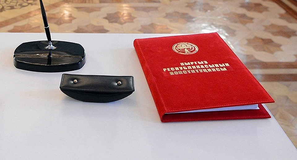 С инициативой лишить экс-президентов неприкосновенности выступил депутат ЖК Исхак Масалиев.