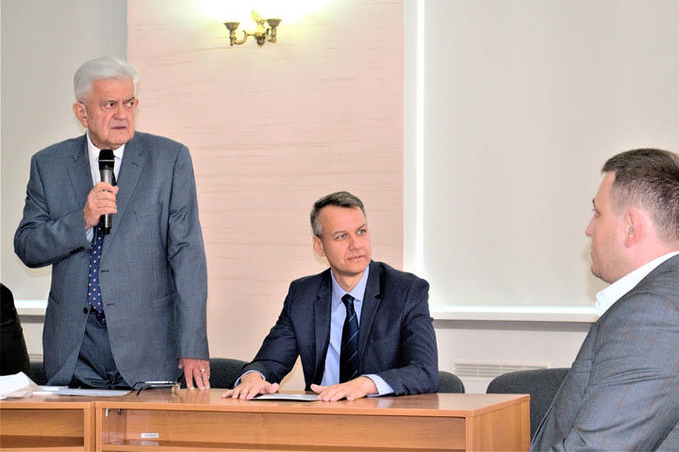 Конференцию открыл профессор Адриан Тэнасе