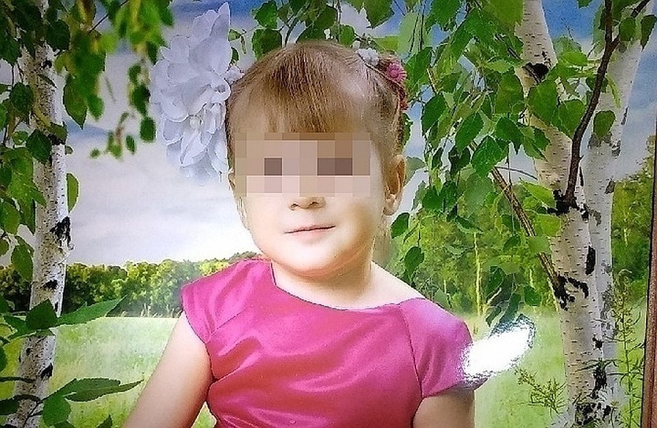 Маленький ребенок провел на опасной высоте 10 часов