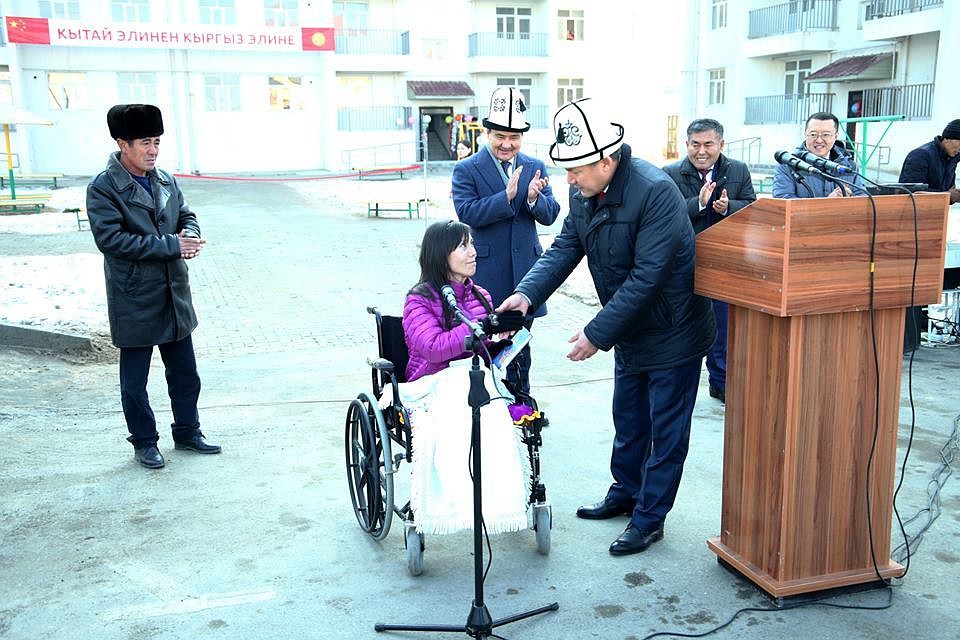 Церемония вручения ключей от квартир людям с ограниченными возможностями здоровья.
