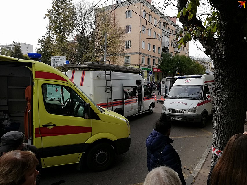 Авария произошла на остановке общественного транспорта в центре города
