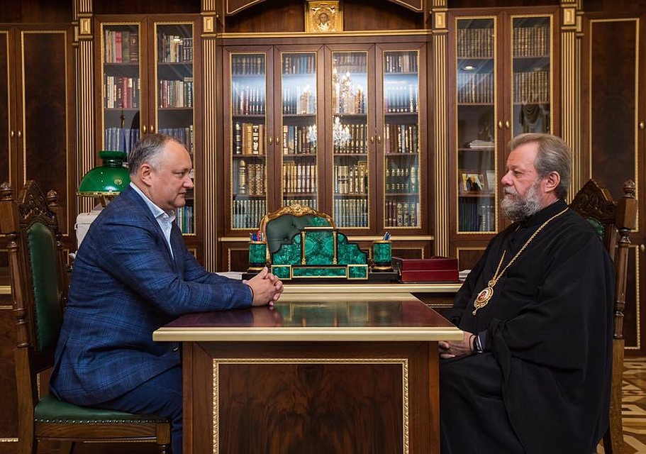 Сегодня утром президент страны Игорь Додон провел встречу с Его Высокопреосвященством, Митрополитом Кишиневским и Всея Молдовы Владимиром.