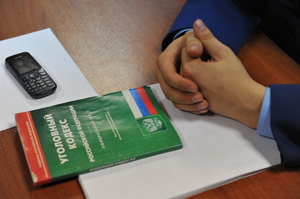 Псковичке стало скучно, поэтому она украла телефон и пару раз ударила ножом сожителя, а теперь отправится в тюрьму.