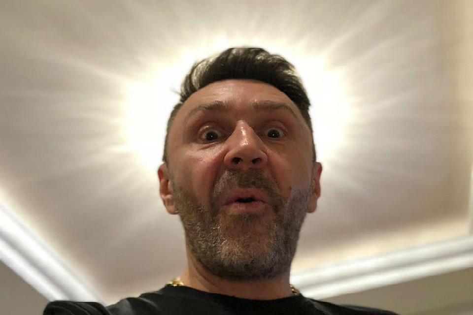 Сергей Шнуров "идет на рекорд" перед концертом на стадионе. Фото: Соцсети