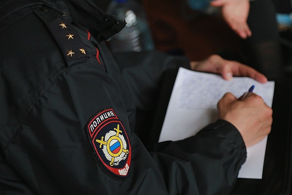 Молчание полицейских нарушитель оценил в три тысячи рублей и будет наказан за взятку.