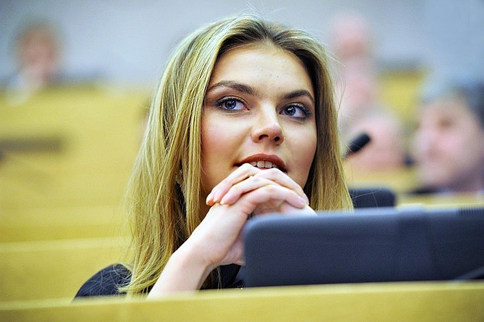 Алина Кабаева приехала в Петербург на защиту диссертации.