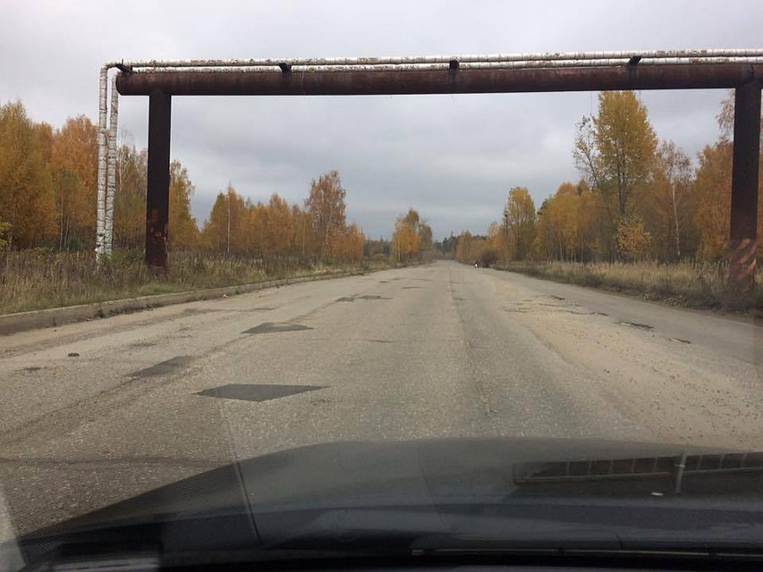 Рабочих наняли сделать только половину дороги. Фото: «Дороги Ярославля» / facebook.com.