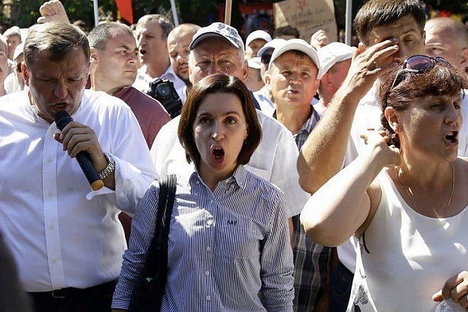 А кто, по вашему мнению, должен возглавить оппозицию?