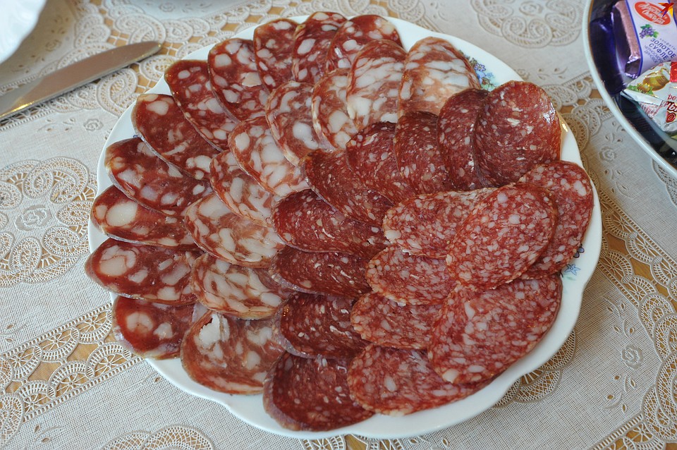 В магазинах брасовских бизнесменов нашли просроченную мясную продукцию.