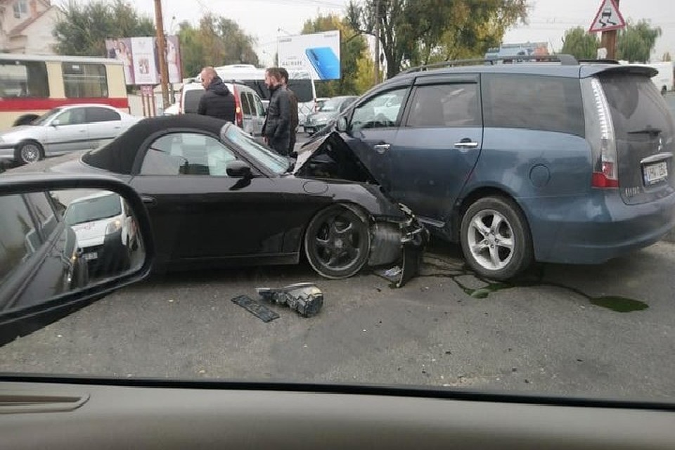 В результате ДТП Porsche превратился в искореженную груду металла