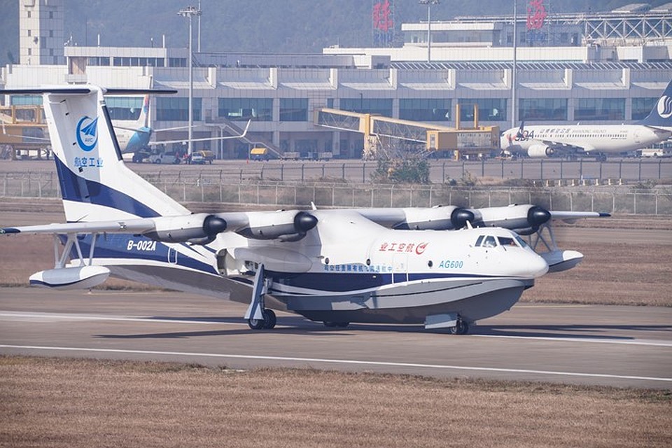 Крупнейший в мире самолет-амфибия «Цзилун» (AG600)