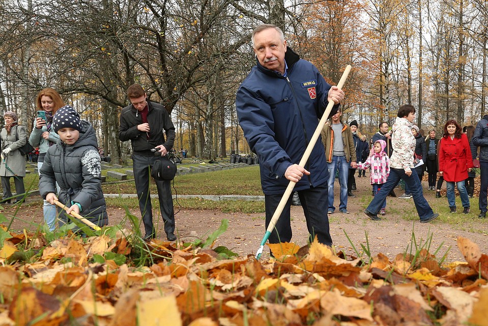 Александр Беглов принял участие в общегородском субботнике. Фото: Пресс-служба Правительства Петербурга.