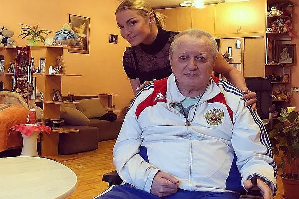 Пока отец в пансионате, в его квартире делают "крутой ремонт". Фото: Instagram
