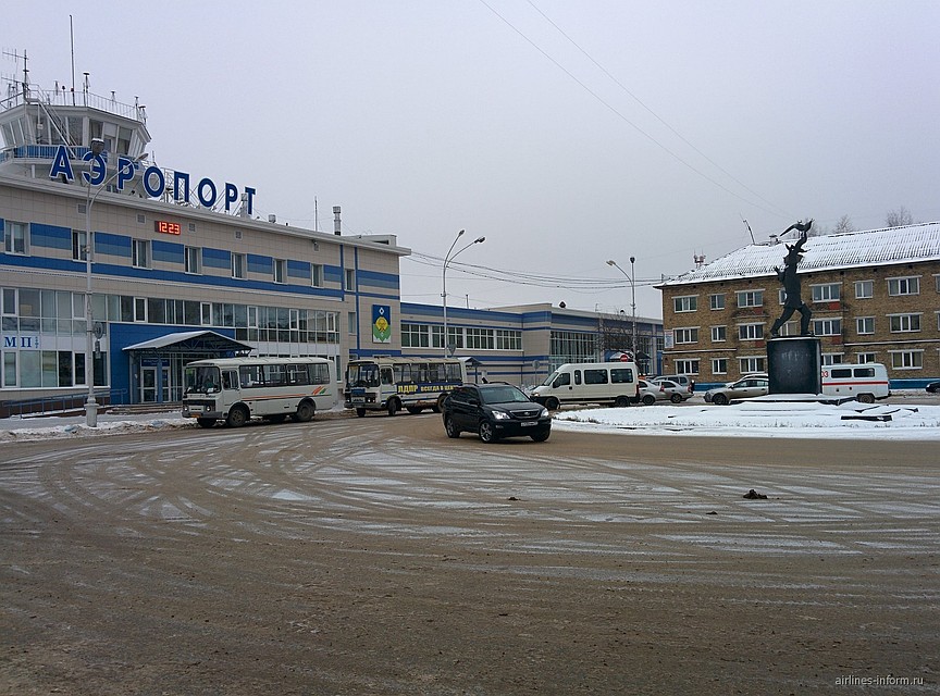В списке претендентов на бренд сыктывкарского аэропорта Раиса Сметанина уступила место Николаю Оплеснину. Фото:www.airlines-inform.ru/