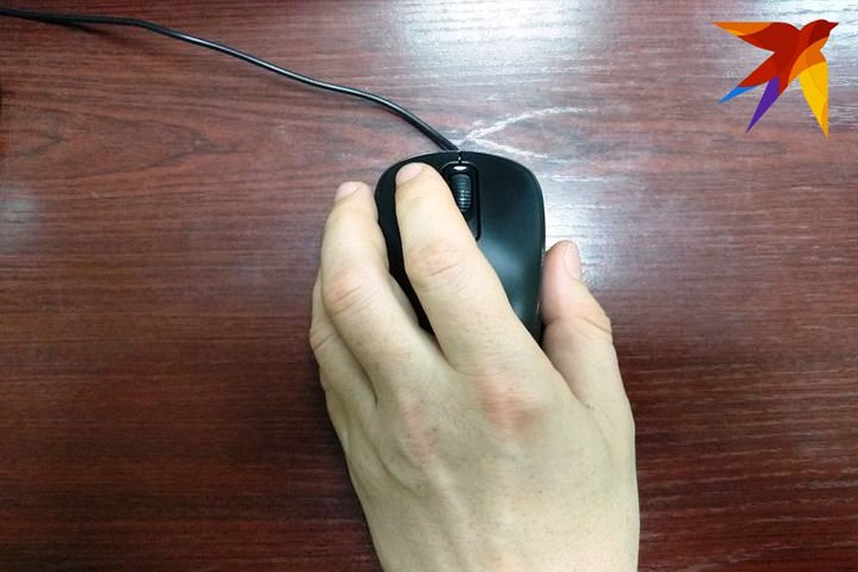Он требовал у них фотографии и видео порнографического характера