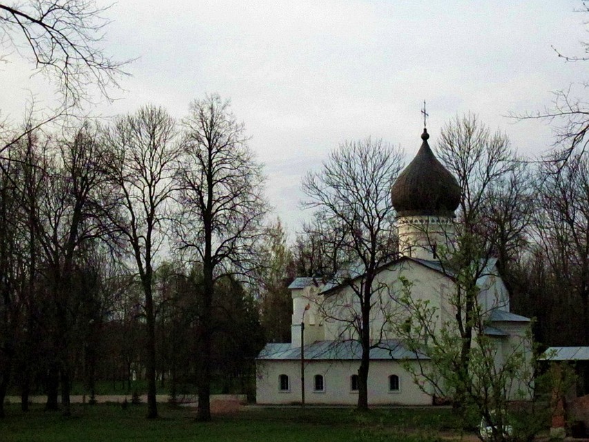 Памятник Александру Второму в Гдове установят в рекордно короткие сроки благодаря всеобщим усилиям. Фото: Надежда Тимофеева.