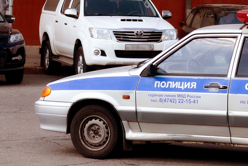 Сотрудники полиции задержали подозреваемого