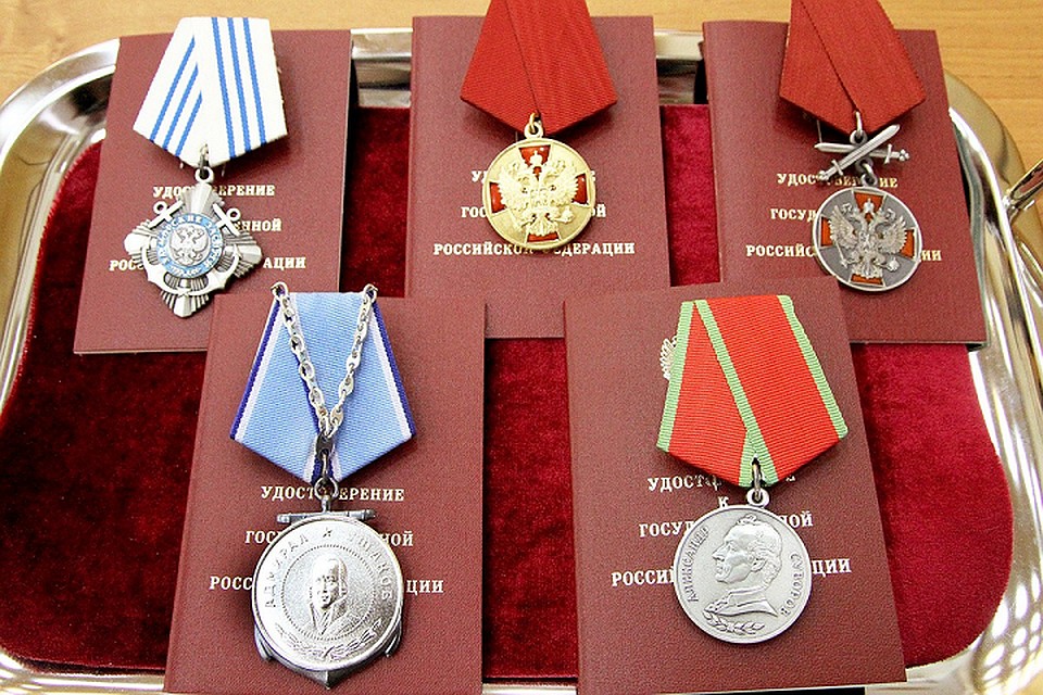 Командующий ЧФ вручил ордена и медали офицерам флота. Фото: пресс-служба ЧФ.