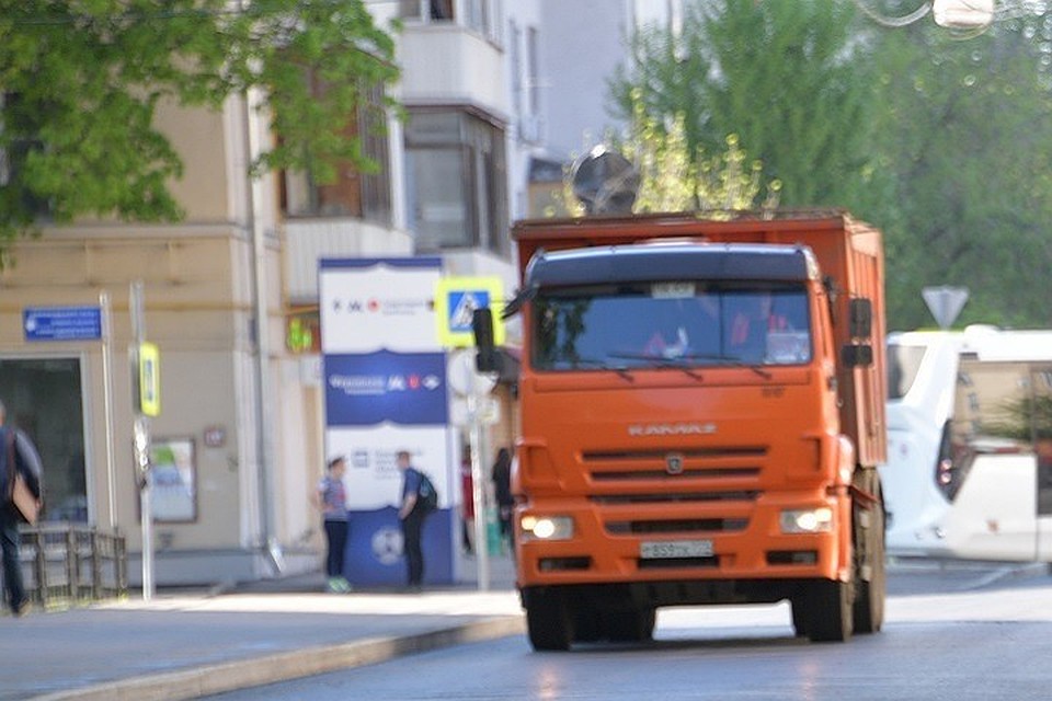 В Петербурге за сутки угнали «Мерседес» за два миллиона и «Камаз» за пять.