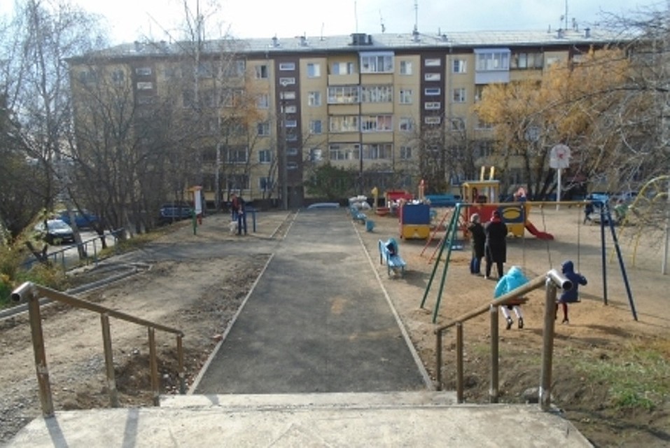 В Иркутске благоустроили двор на проспекте маршала Жукова. Фото: администрация города Иркутска.