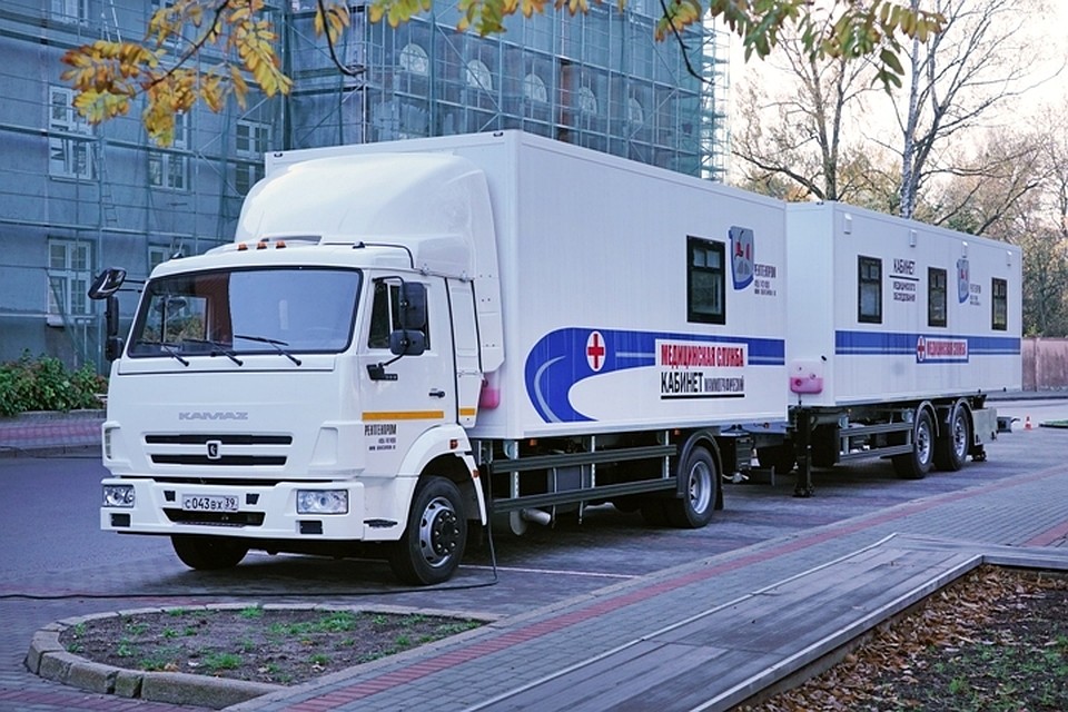 Презентация мобильной поликлиники прошла возле областного правительства.