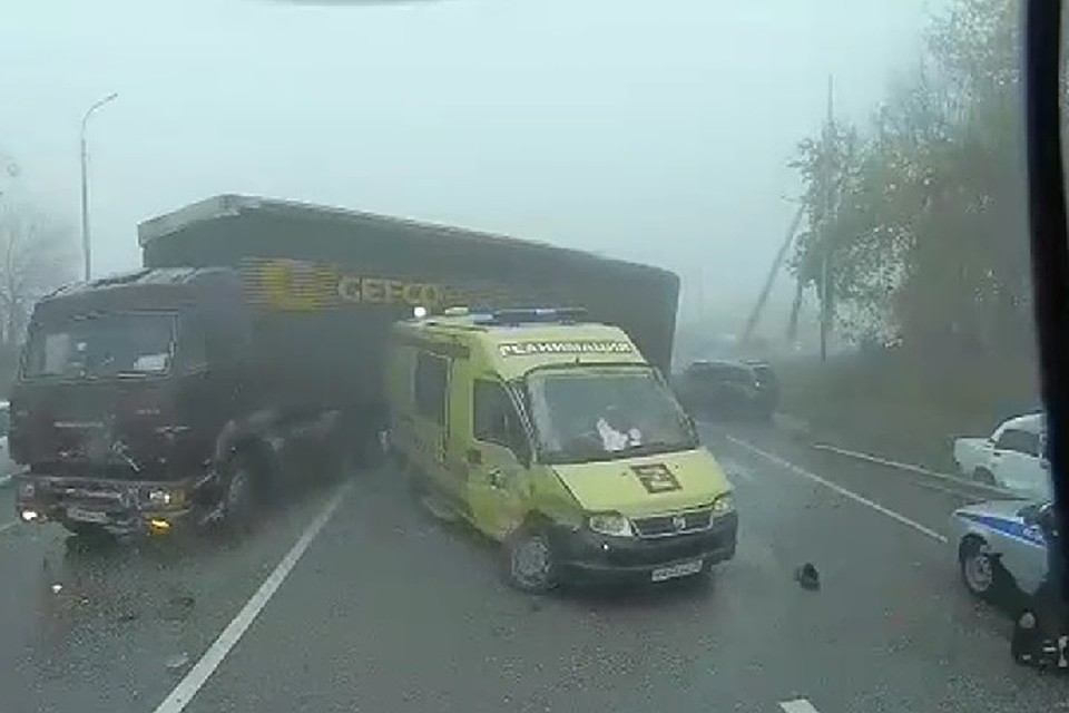 Момент столкновения попал на видео. Фото: скриншот видео