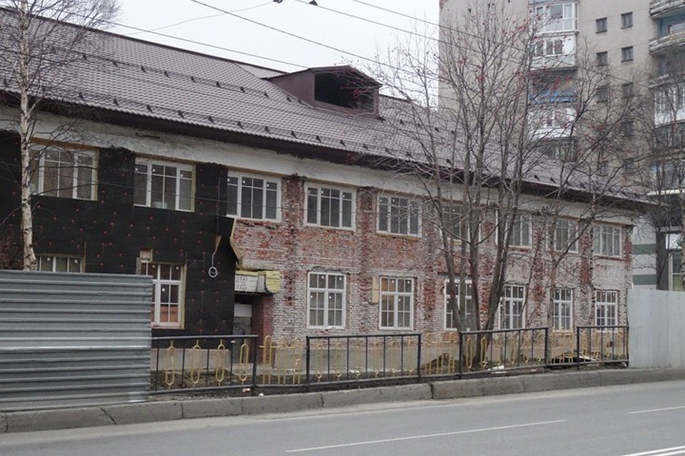 Новый мурманский Театр кукол получит деньги на реконструкцию из Москвы. Будем надеяться, что это ускорит ремонт. Пока что очевидно, что к 2019-му году здание не успеют сдать "под ключ". Фото: Кирилл Бобров (vk.com/murmansk_public_space)