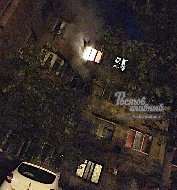 Пожарные успели спасти из загоревшейся квартиры двух жильцов. Фото: ВК, паблик "Ростов Главный".