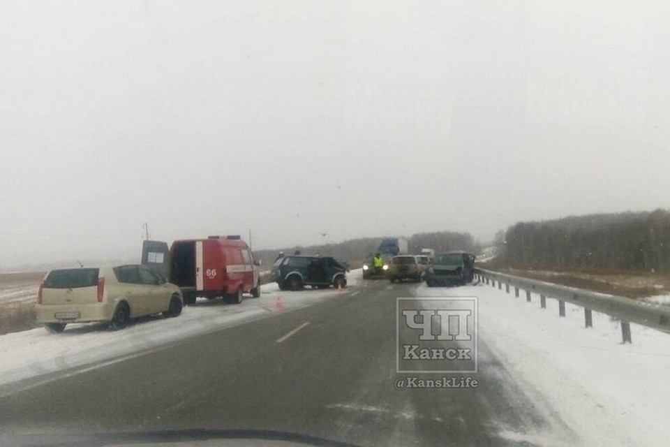 В Красноярском крае из-за сложных погодных условий в ДТП погибли 3 человека. Фото: "ЧП Канск"