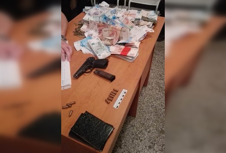 Охранник напал на инкассаторскую машину на дороге. Фото: МВД по Новосибирской области.