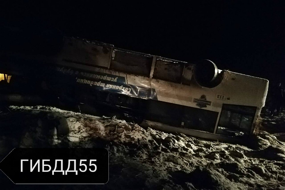 В аварии с автобусом под Омском пострадали 18 человек