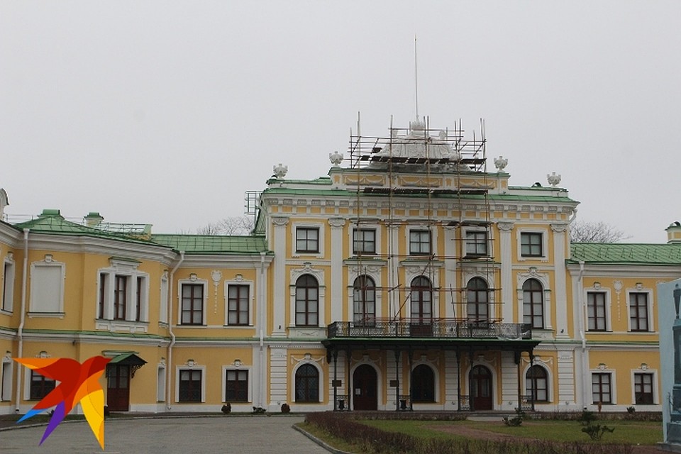 Дворец в лесах, но, как уверяют, ненадолго