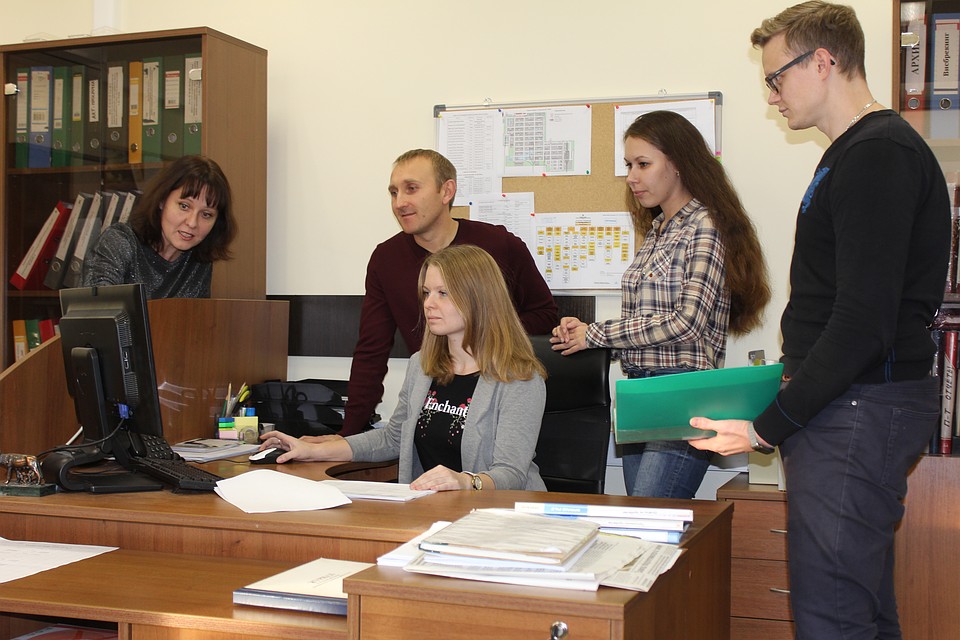 Технологический отдел АО «РНПК» за обсуждением технологии производства дизельного топлива с новым пакетом присадок.
