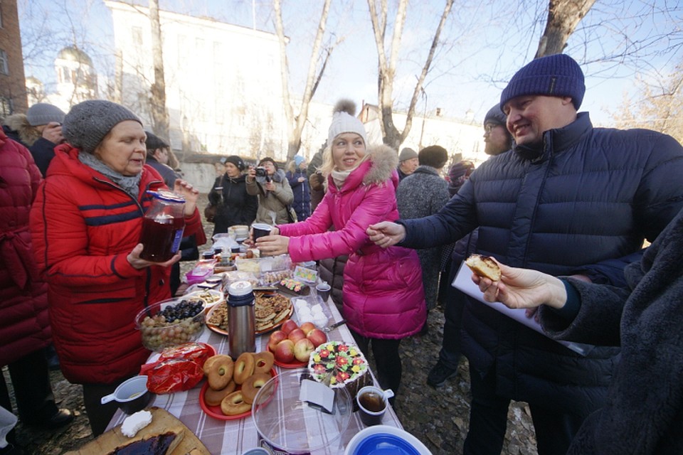 Все угощения жильцы приготовили сами.