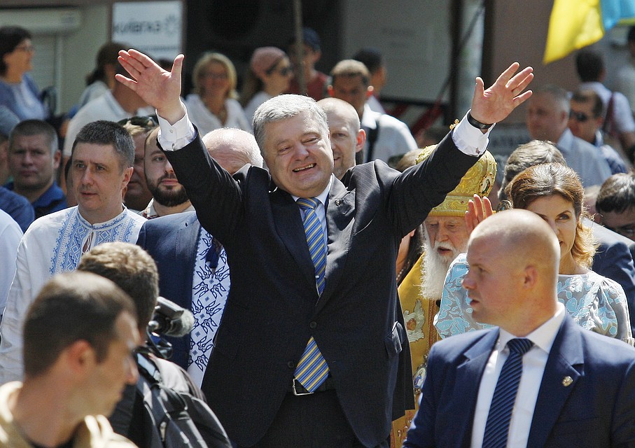 Чего хотел Порошенко, который сейчас вовсю использует слово «томос» в своей предвыборной кампании, которая уже вовсю развернулась на Незалежной?