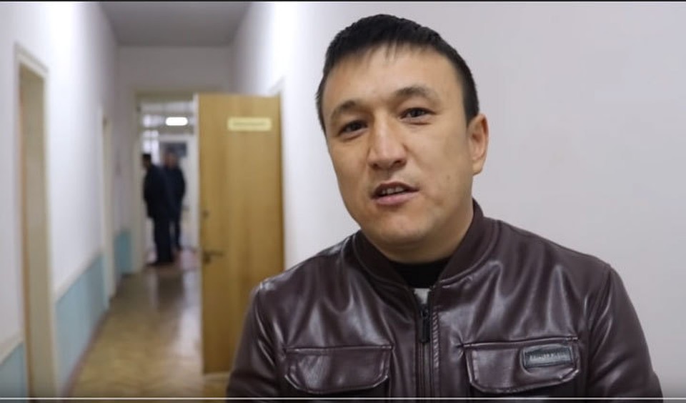 На видео, распространенном милицией, Кубатбеков без сожаления заявил, что кошка была больной, и он выгнал ее из дома, а потом убил...