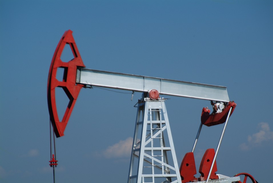 Нефть Brent подешевела до минимума с начала апреля