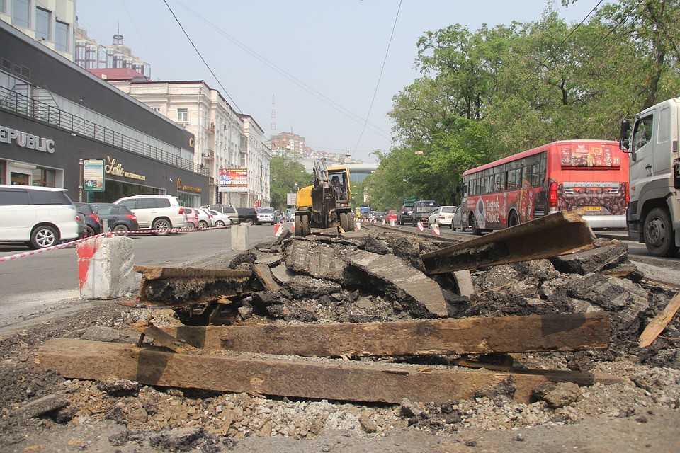 Перекопанная дорога на Светланской