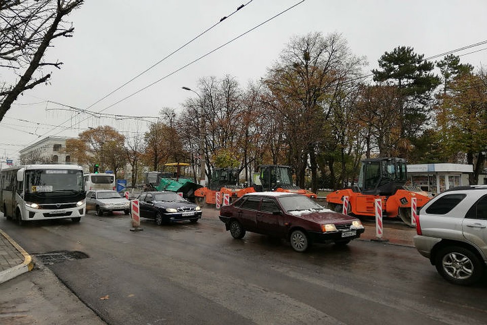 Ремонт дорог в крымской столице продолжается