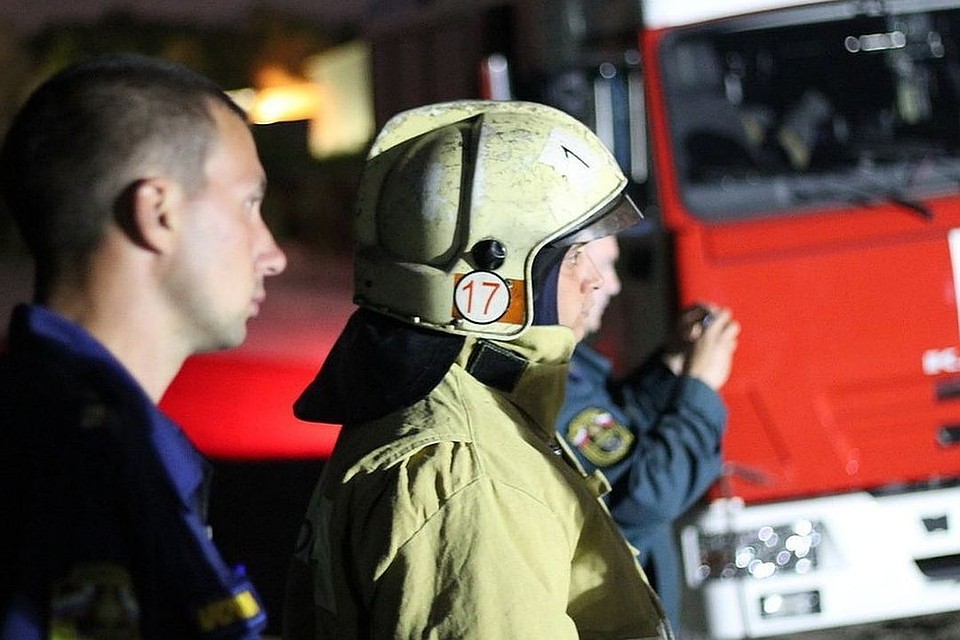 В сгоревшем гараже на Аникина нашли тело погибшего мужчины.