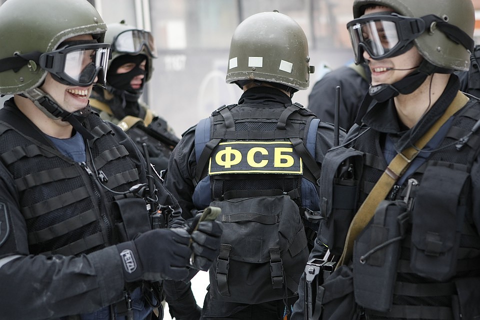 ФСБ провела в крымском городе Джанкой крупную операцию против членов секты «Свидетели Иеговы»*