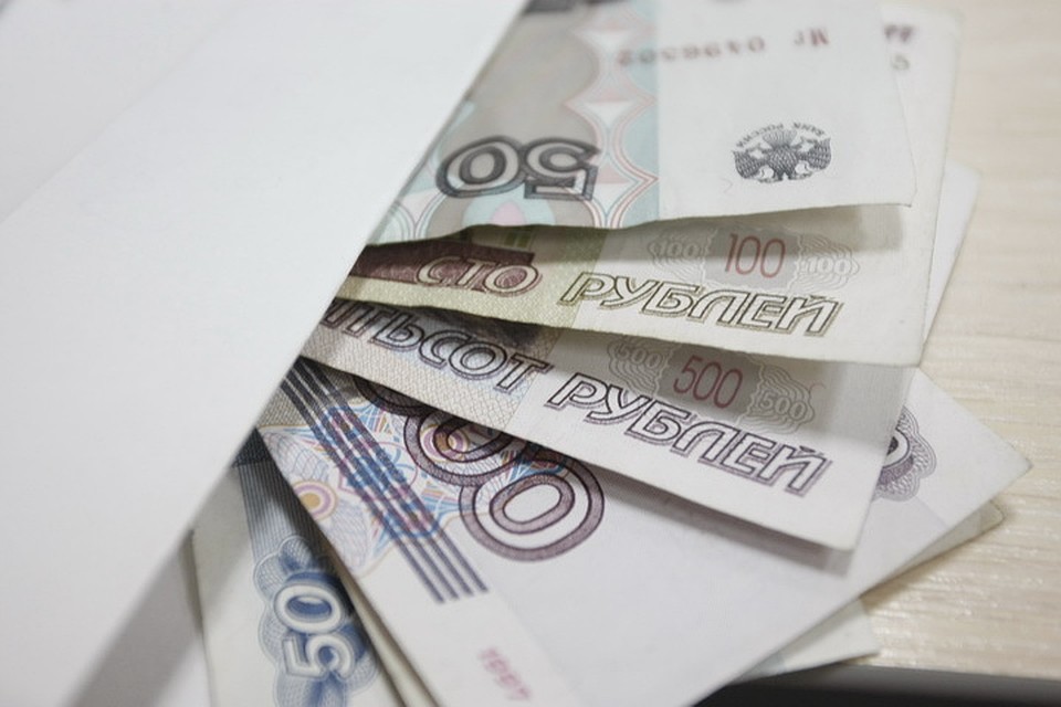 Как должник захотел поехать заграницу, так и нашел 600 тысяч рублей, чтобы рассчитаться с приставами.