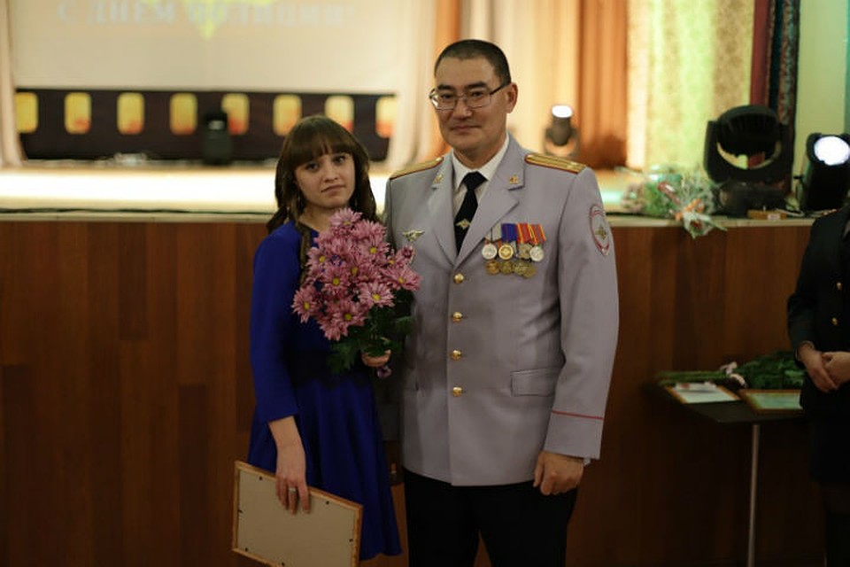 Жительницу Слюдянки наградили за помощь полиции.