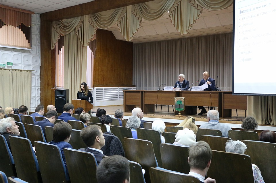 На слушания пришли больше сотни липчан