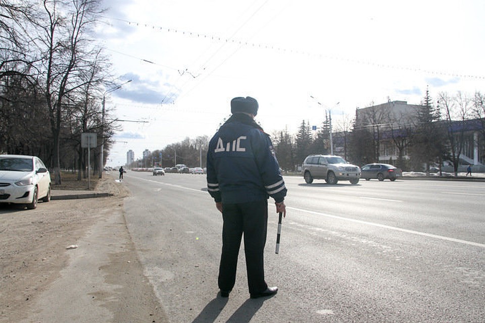 Если вы можете помочь в поисках машины, позвоните в дежурную часть ДПС ГИБДД