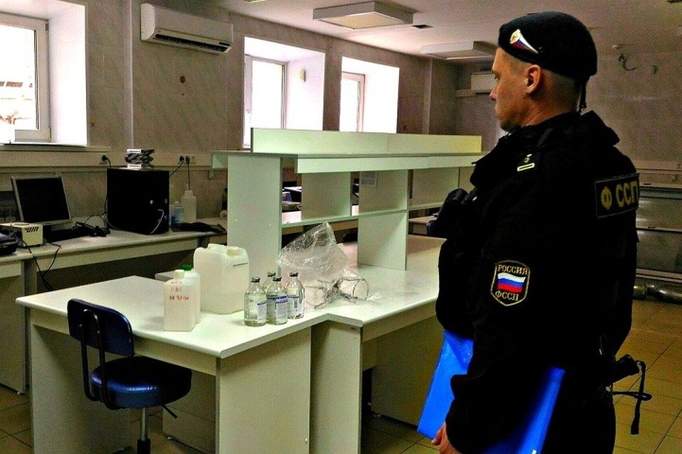 Приставы доставили туберкулезника в диспансер