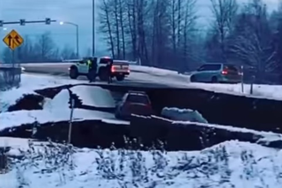 Появилось видео последствий мощного землетрясения на Аляске