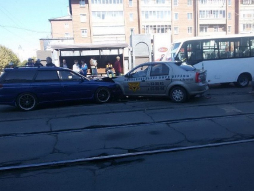Полиция разыскивает очевидцев сразу нескольких аварий в Иркутске .